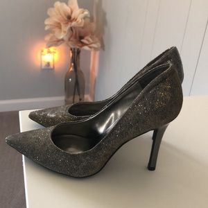 GUESS Pewter heels